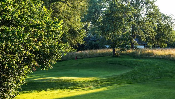 Impression der Kurzbahnen auf dem Golfplatz des Allgäuer Golf- und Landclubs e.V. Ottobeuren