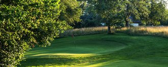 Impression der Kurzbahnen auf dem Golfplatz des Allgäuer Golf- und Landclubs e.V. Ottobeuren