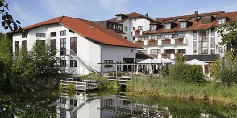 Für Gäste des Allgäuer Golf und Landclub e.V. Ottobeuren pflegt der Allgäuer Golf- und Landclub e.V. eine Partnerschaft mit dem Hotel Allgäu Resort Bad Grönenbach