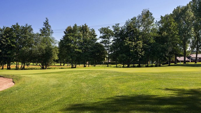 Das Grün der Golfbahn 15 auf der Golfanlage Allgäuer Golf- und Landclub e.V. Ottobeuren