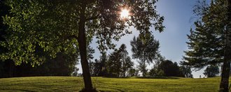 Das Grün der Golfbahn 16 auf der Golfanlage Allgäuer Golf- und Landclub e.V. Ottobeuren