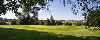 Das Grün der Golfbahn 12 auf der Golfanlage Allgäuer Golf- und Landclub e.V. Ottobeuren