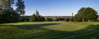 Das Grün der Golfbahn 12 auf der Golfanlage Allgäuer Golf- und Landclub e.V. Ottobeuren