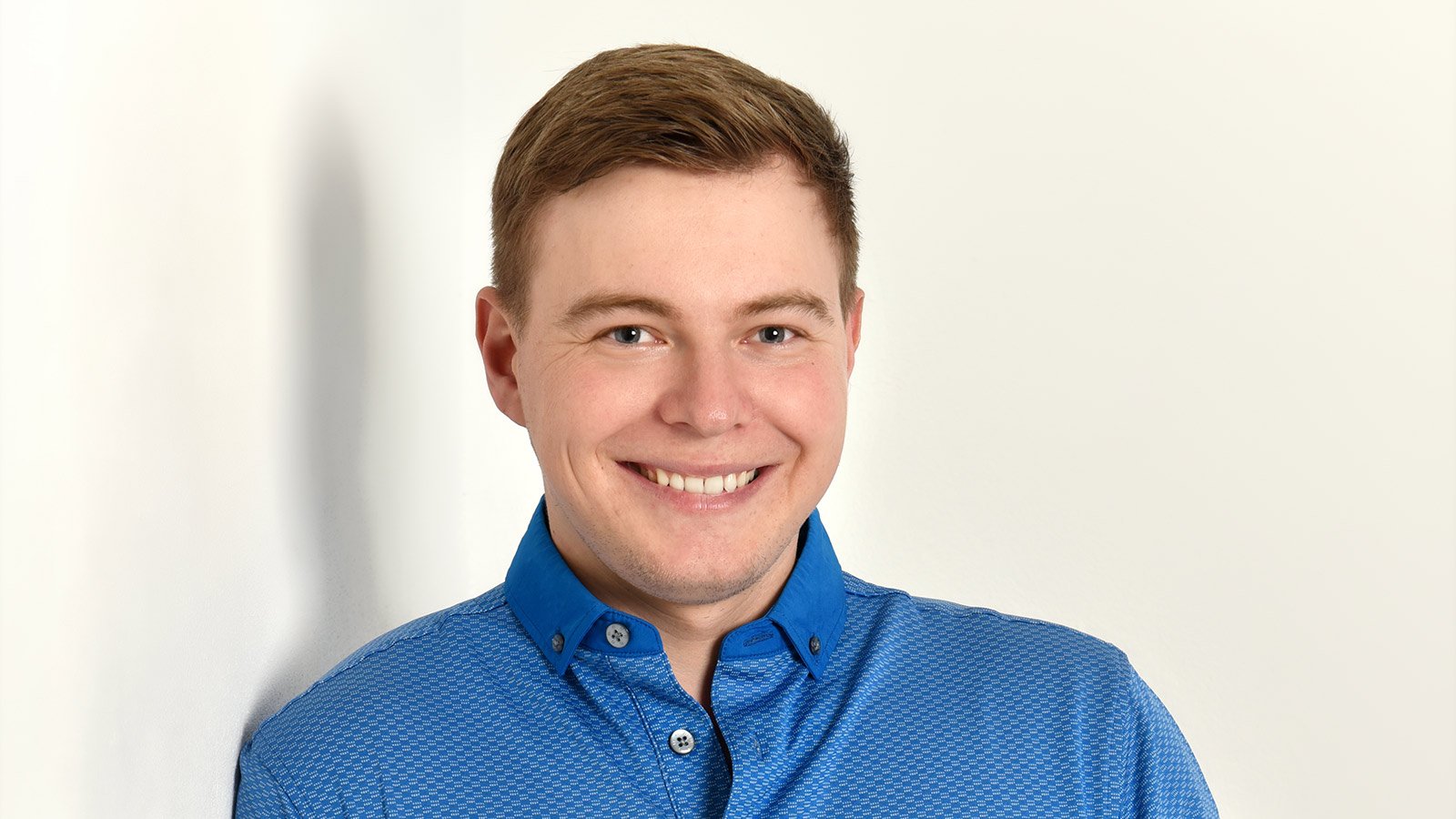 Porträtaufnahme von Golfcoach Alexander Schramm (PGA Fully Qualified), einem der Golftrainer im Allgäuer Golf- und Landclub e.V.